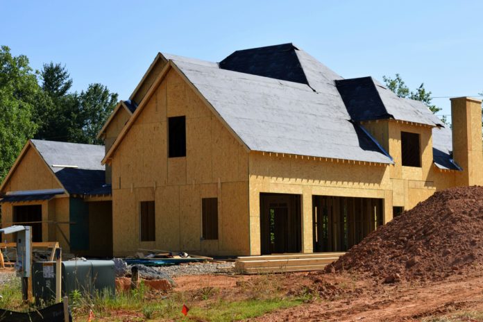 B2-01-VT JUROS AFETAM CONSTRUÇÃO CASAS RS 060624