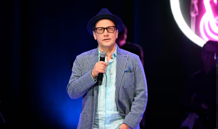 B3-01-VT POLÉMICA ROB SCHNEIDER REGINA LS 060624