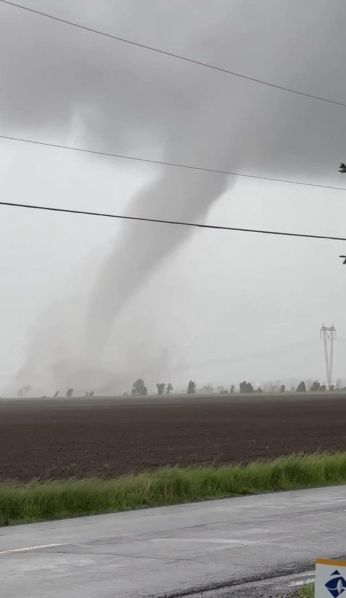 B4-01-VT TORNADO MONTREAL NA 052824