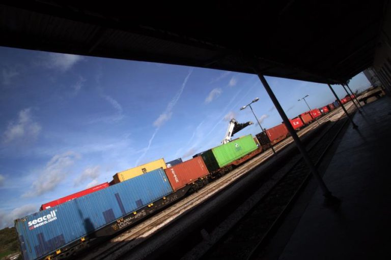 Governo anuncia apoio de 9 ME por ano para transporte de mercadorias na ferrovia