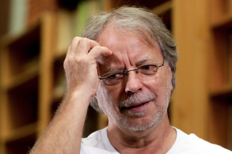 Mia Couto pede “medidas severas” contra agressores da escritora Paulina Chiziane