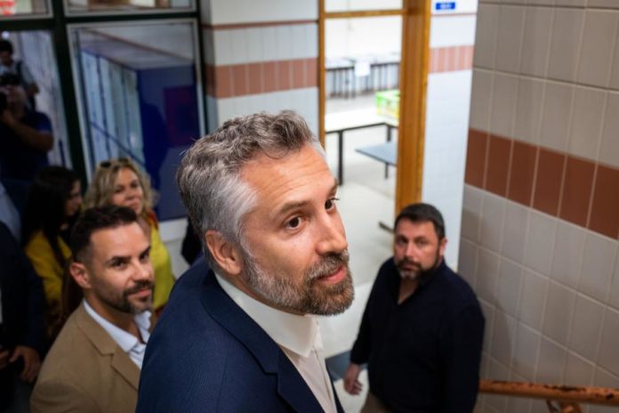 43184649.jpg