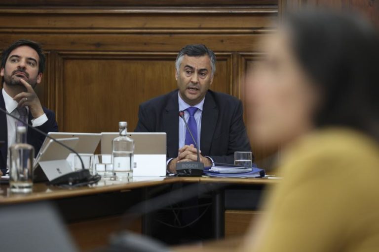 Ministro responsabiliza anterior Governo por atrasos na preparação do ano letivo