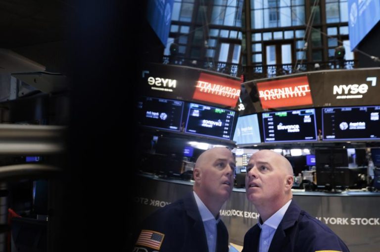 Wall Street fecha semana em baixa abalada por números do mercado laboral