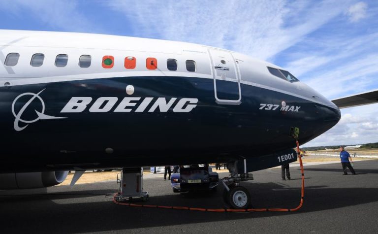Trabalhadores da Boeing em Seattle aprovam greve