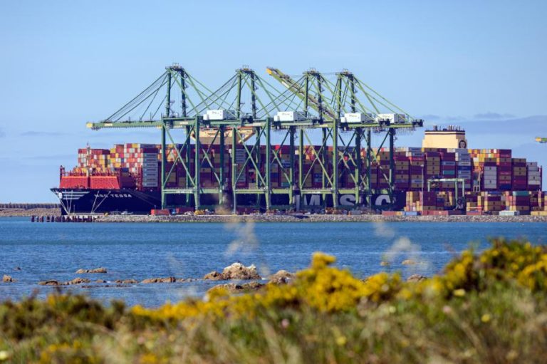 Pilotos da barra e portos desconvocam greve após nova proposta