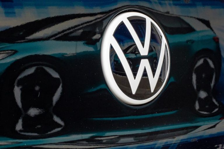 Volkswagen admite fechar fábricas e despedir na Alemanha