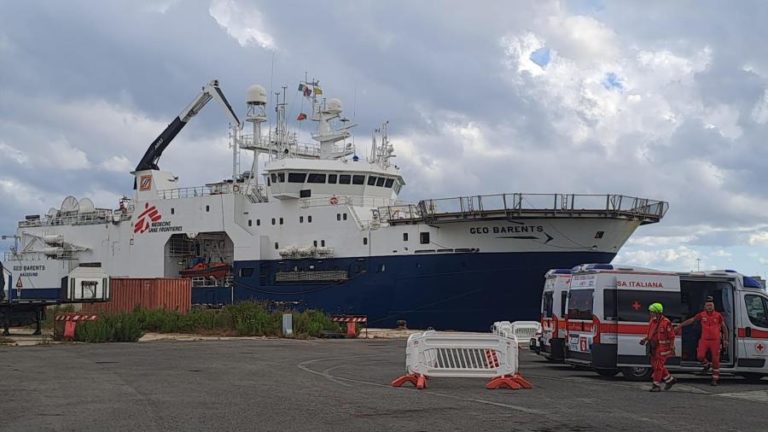 Justiça italiana suspende bloqueio de navio da Médicos Sem Fronteiras