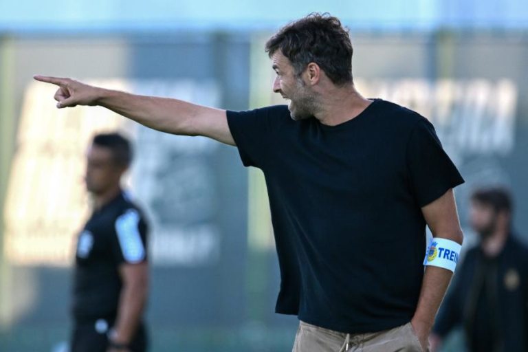 Treinador do Arouca quer evitar que os jogadores do Sporting desfrutem do jogo