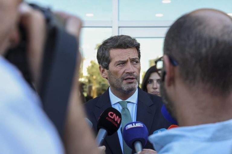 Caso gémeas: Ventura acusa Aguiar-Branco de comprometer poderes das comissões de inquérito