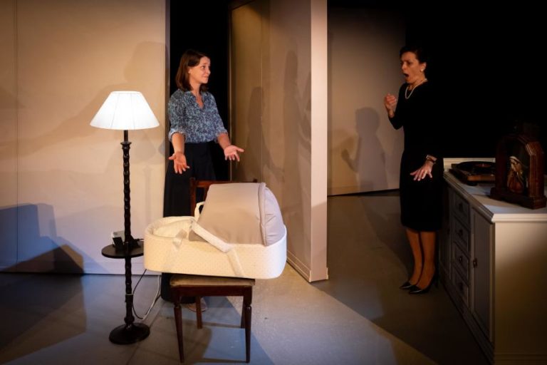 Teatro da Trindade põe em cena “Sombras” sobre possibilidade de crescer em democracia