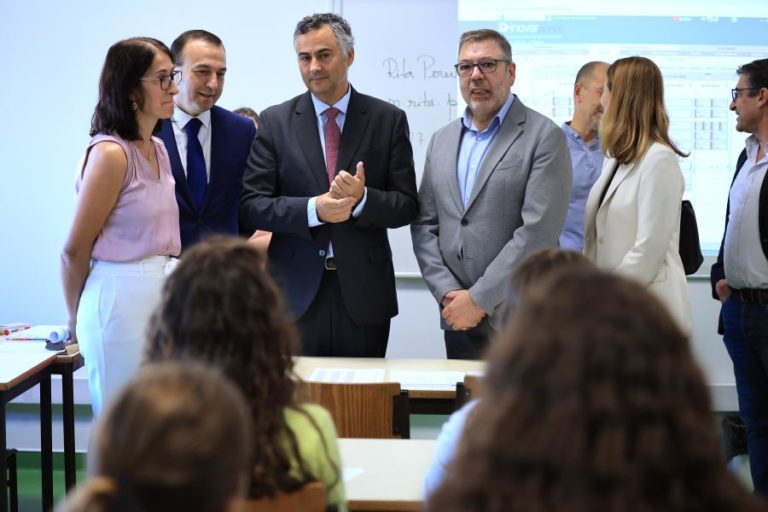 Funcionários são “essenciais para o bom funcionamento” das escolas