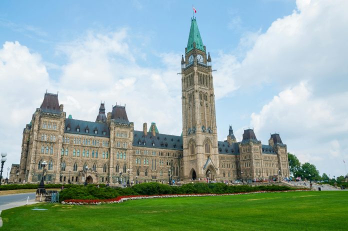 B1-03-VT TRUDEAU RECEBE MACRON CANADÁ RS 092624