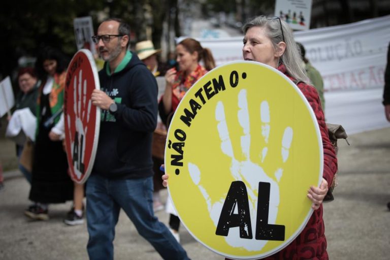Governo alarga restrições ao alojamento local a áreas em risco de sobrecarga
