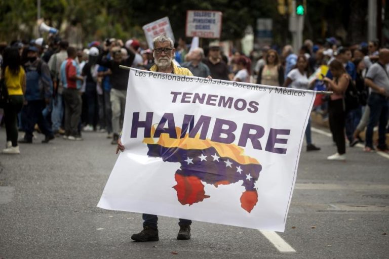 Venezuela: Mais de metade dos docentes vivem abaixo da linha de pobreza — ONG
