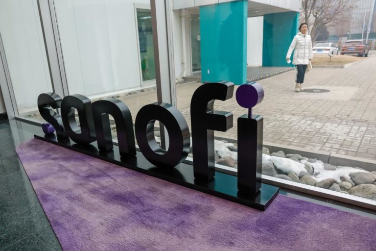 França em alerta com venda de farmacêutica da Sanofi a fundo norte-americano