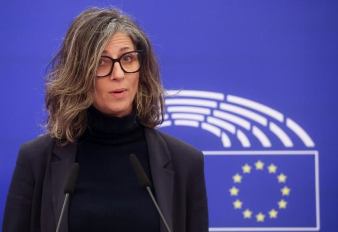 42657512.jpg