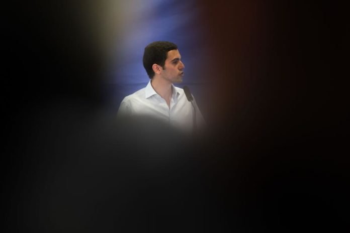 42996365.jpg