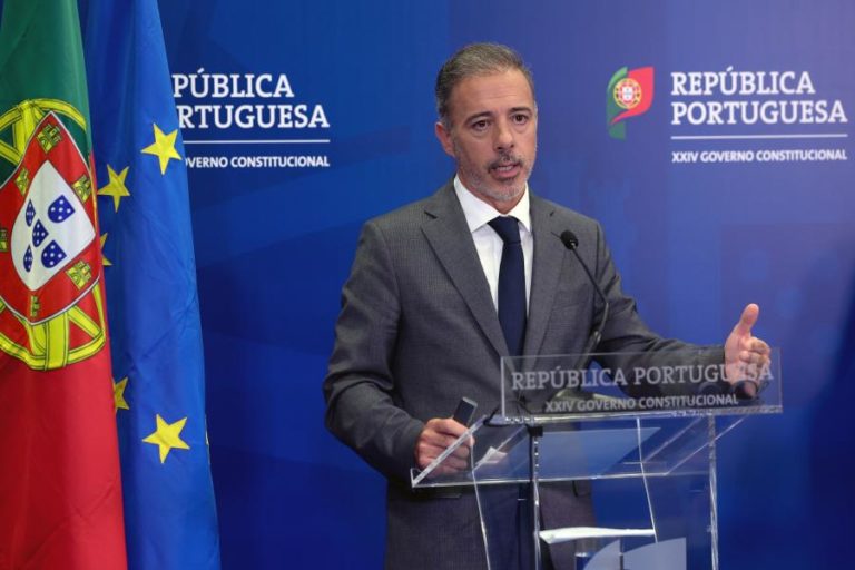 Governo quer valorizar jornalistas e declarações de Montenegro foram “no sentido positivo”