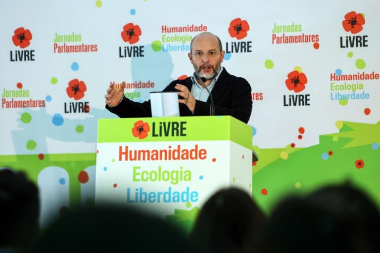 Tavares afirma que se Chega viabilizar OE2025 é porque “tem medo” de eleições