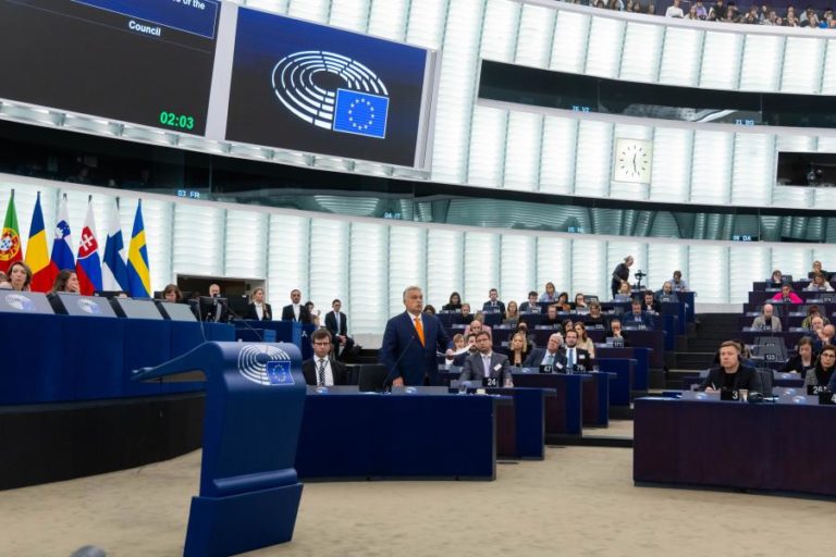 Primeiro-ministro húngaro acusa Von der Leyen e Manfred Weber de querem derrubar governo
