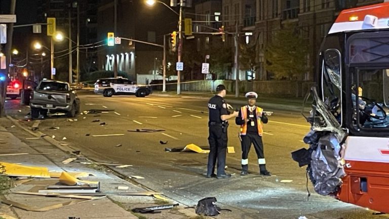 Trânsito: Colisão frontal entre carrinha e autocarro TTC provoca 8 feridos