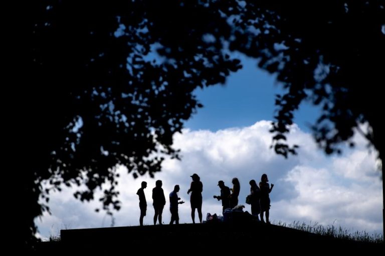 Taxa de desemprego no terceiro trimestre no Brasil caiu para menor valor em 12 anos