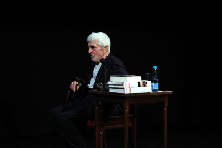Luis Miguel Cintra apresenta em Coimbra livro que reúne memórias da sua filmografia