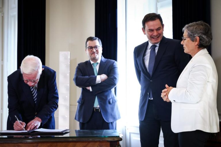 Governo e sindicatos afetos à UGT assinam novo acordo da Função Pública