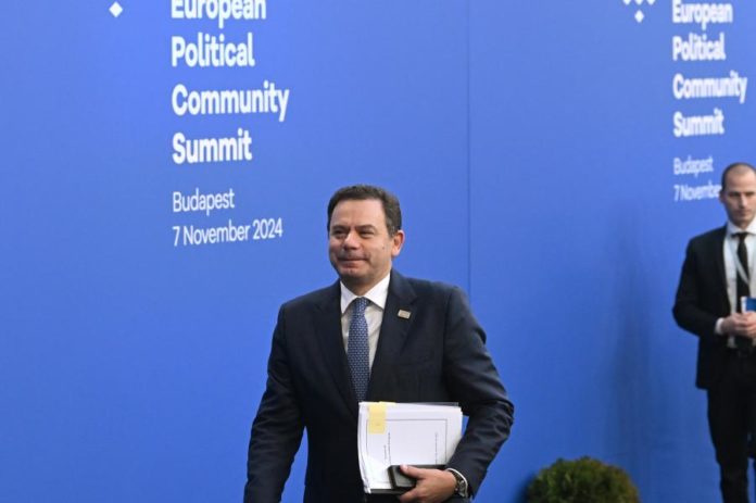 43870874.jpg