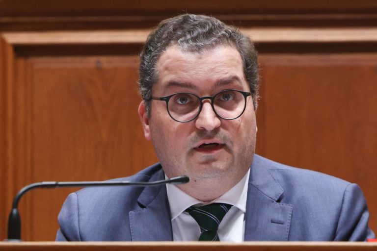 Proposta do PS para subir pensões cria “problema” nas contas públicas