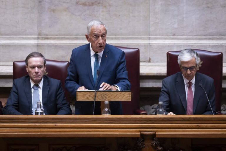 Marcelo defende que “não existe contradição” em evocar o 25 de Novembro e o 25 de Abril