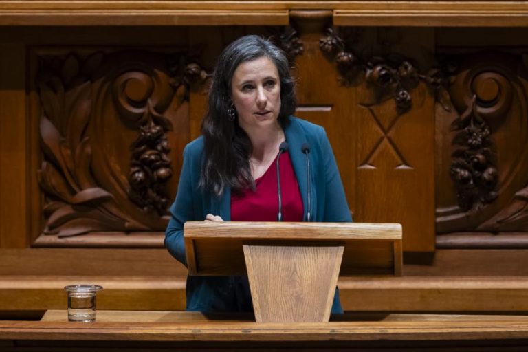 Livre contra “orçamento de retrocesso” e com “prioridades todas ao contrário”