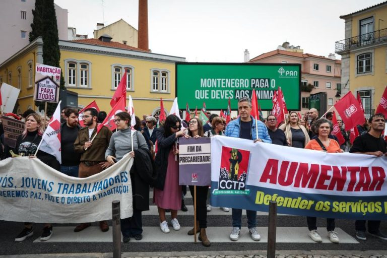 Milhares de trabalhadores em frente à AR para exigir “política diferente”