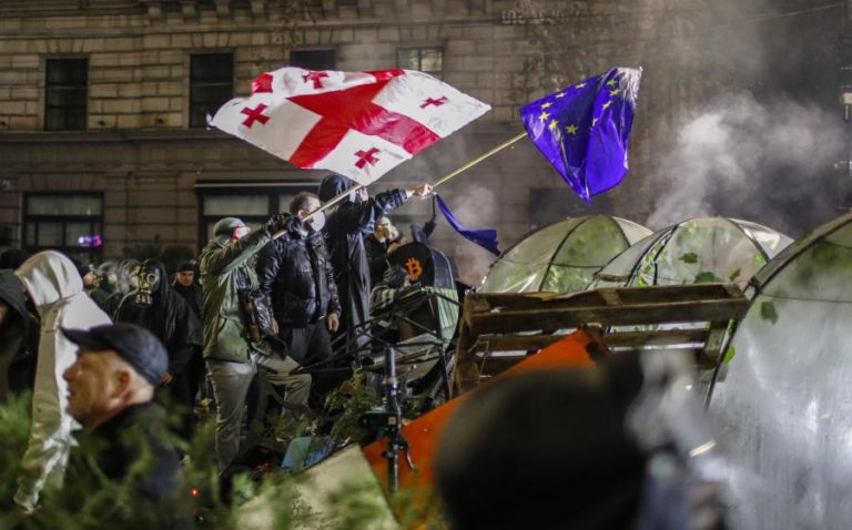 Mais de cem manifestantes detidos na Géorgia em manifestações pró-UE