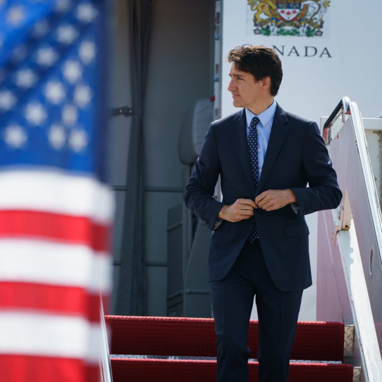 Comércio: Governo canadiano mobiliza-se contra tarifas anunciadas por Trump