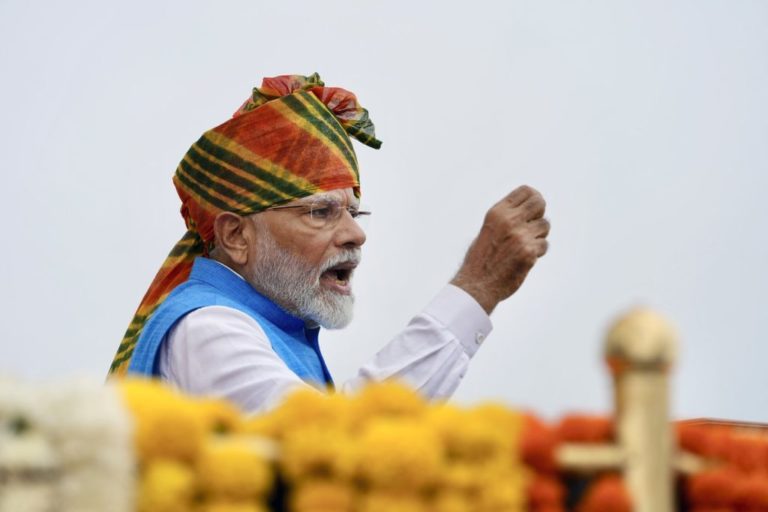 Três detidos após violento protesto junto ao templo hindu de Brampton; Modi apela à ação do Governo canadiano