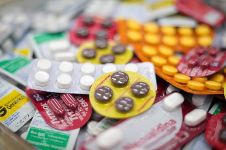 Universidade de Coimbra e agência brasileira cooperam na área do medicamento