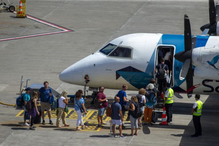 Governo dos Açores admite que companhia SATA possa voar para São Tomé
