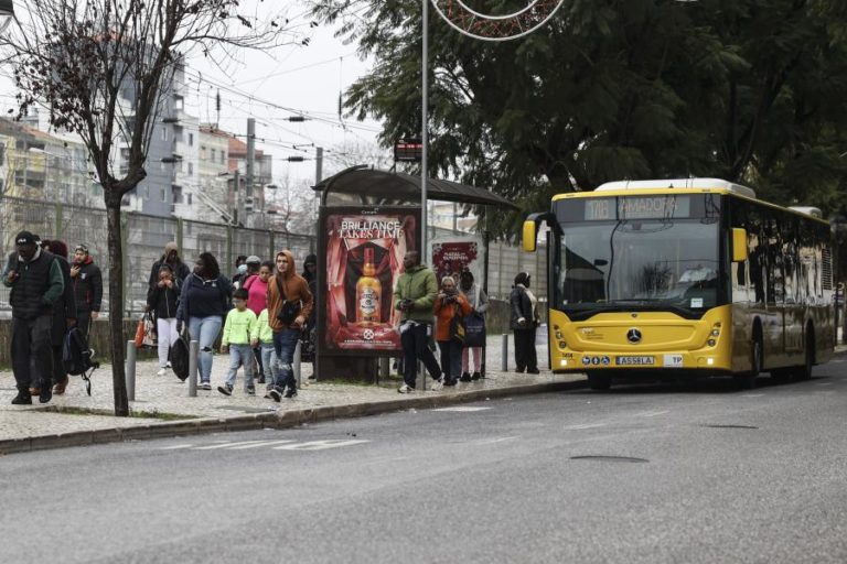 Parlamento aprova fim da lei de inspeção e universalização de acesso de motociclos às faixas BUS