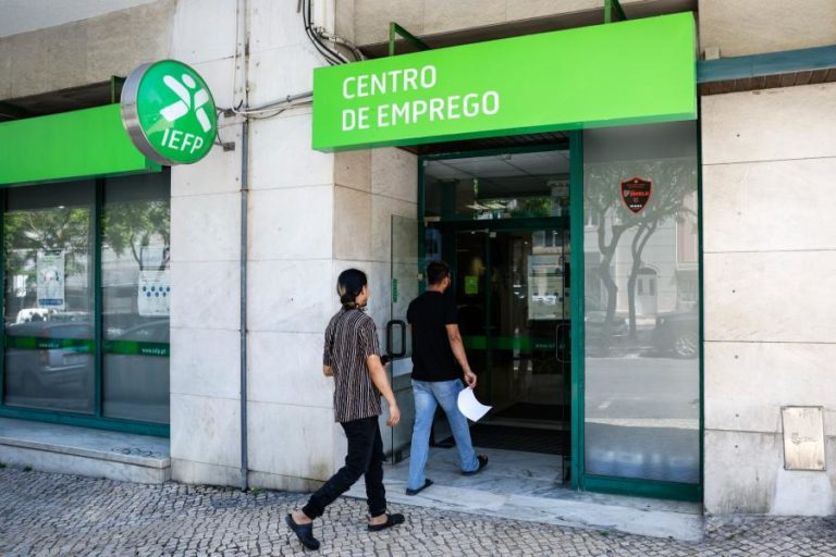 Beneficiários de prestações de desemprego sobem 5,5% em novembro