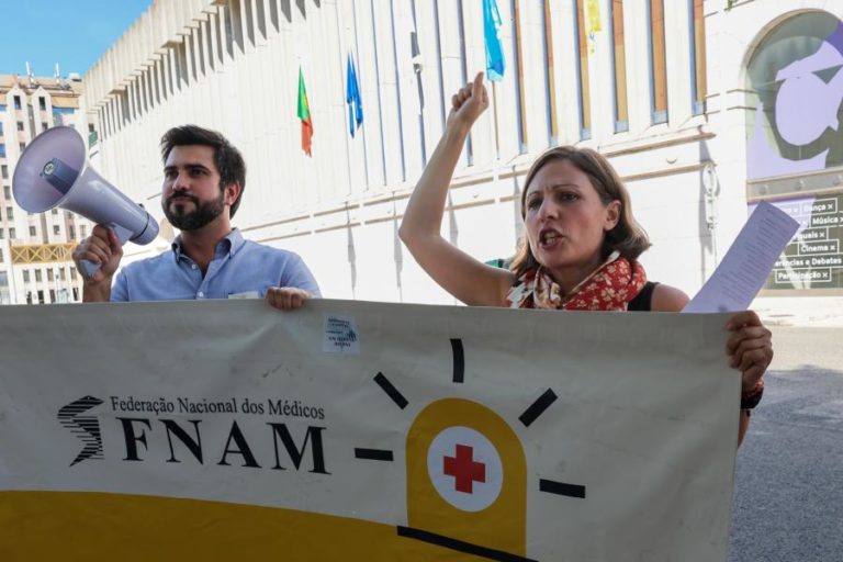 Federação dos médicos aciona mecanismos legais para garantir negociação coletiva