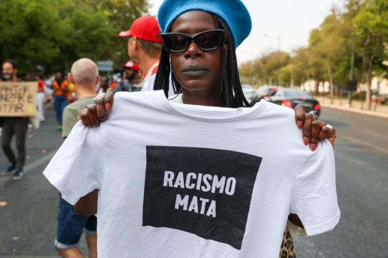 Coletivos querem tornar crime todas as práticas racistas e xenófobas