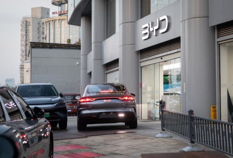 BYD corta relação com empresa que tinha chineses em “trabalho forçado” no Brasil