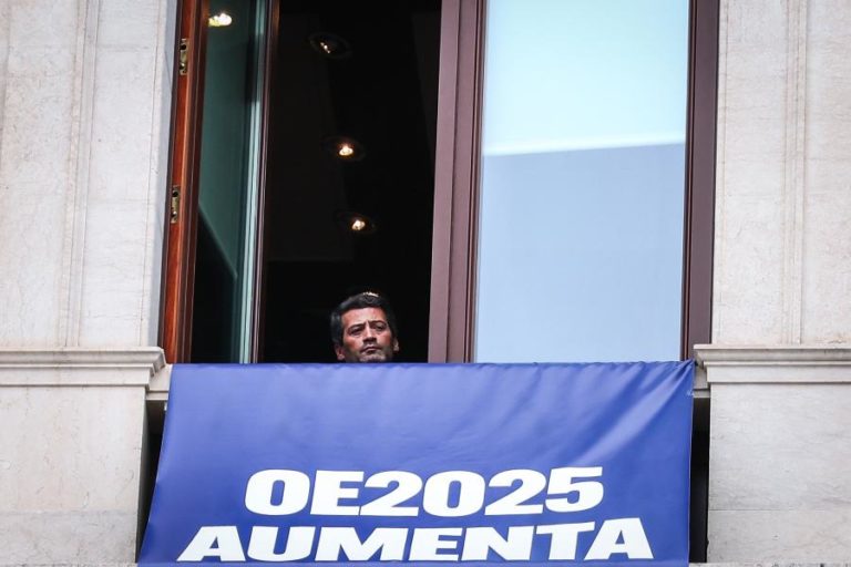 Ventura assume responsabilidade por pendões na AR e diz desconhecer queixa