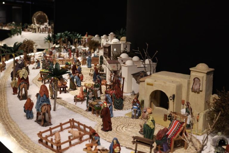 Mais de três toneladas de sal e 700 figuras compõem presépio em Castro Marim