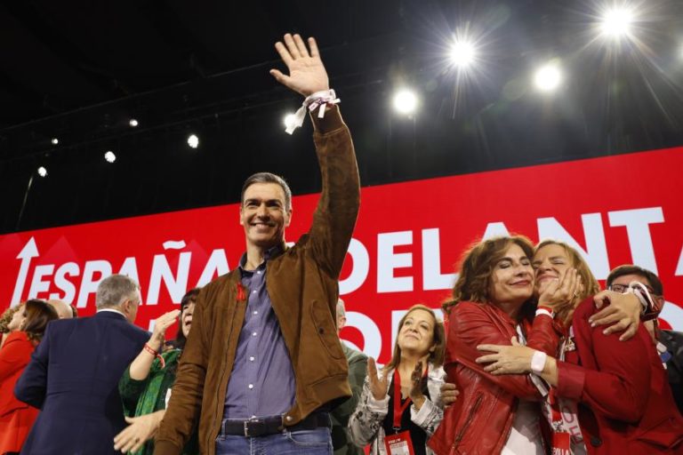 Sánchez reeeleito líder do PSOE afirma-se com “mais força do que nunca”