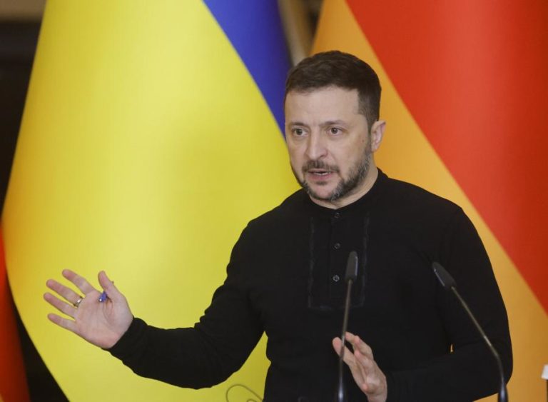 Zelensky anuncia aumento da produção de mísseis