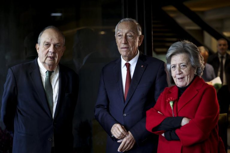 João Soares critica “narrativas falsas” e “mentiras caluniosas” sobre o pai Mário Soares