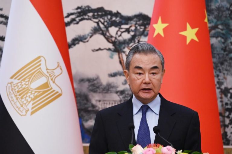 MNE chinês pede à ONU que “evite fragmentação” na Síria